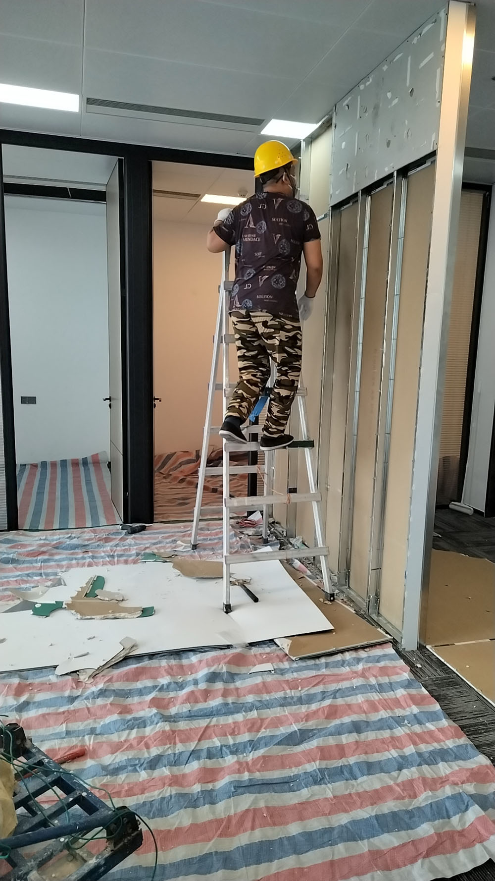 龙华办公室装修拆除