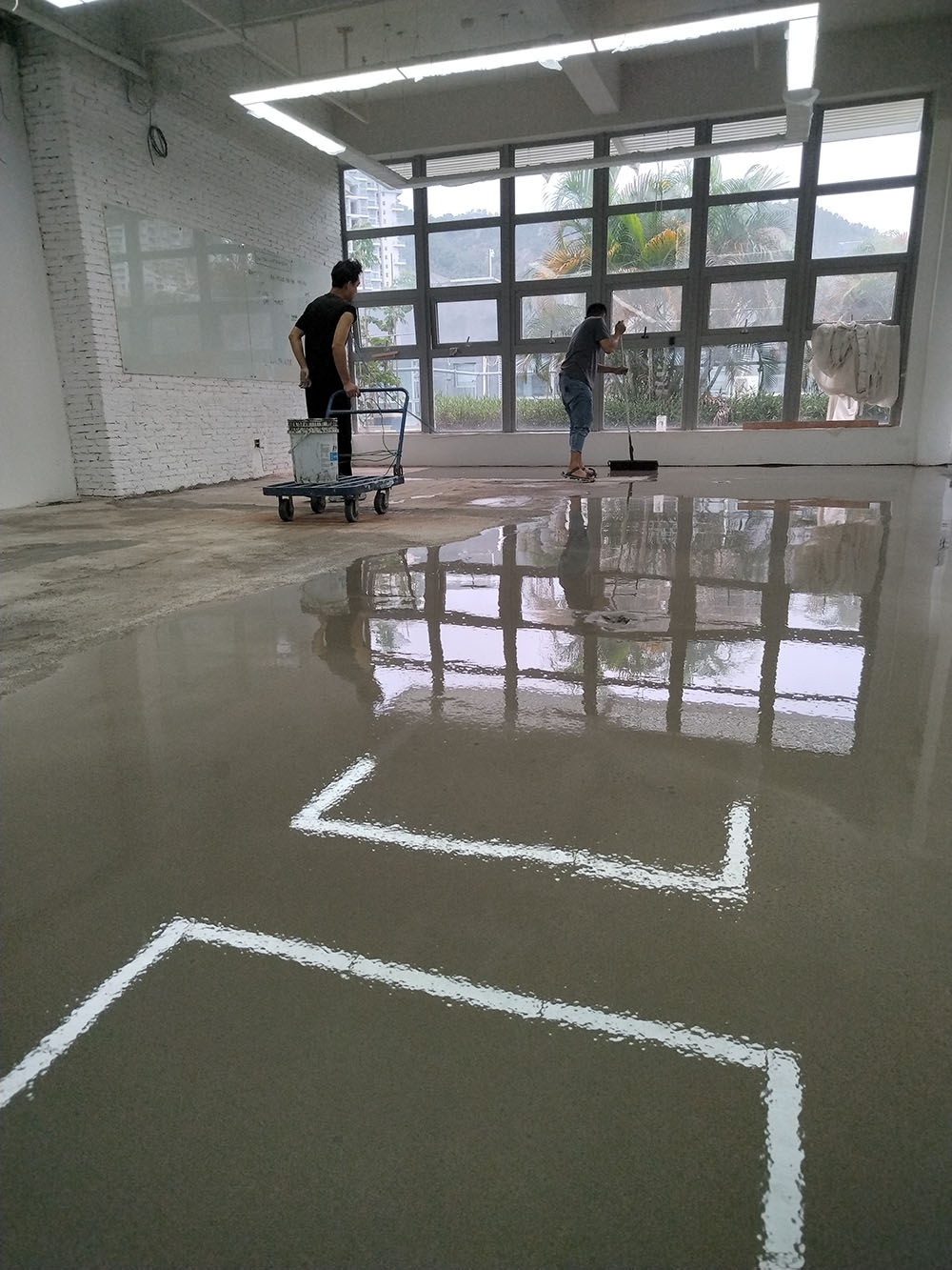 深圳办公室装修自流平水泥找平